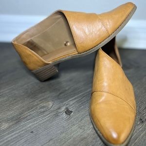 Cynthia Rowley Womens Genuine Leather Pointed Toe Booties